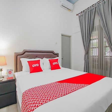 Oyo 3371 Omah Saras Family Hotel Malang Kültér fotó