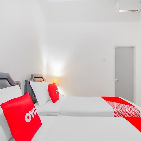 Oyo 3371 Omah Saras Family Hotel Malang Kültér fotó
