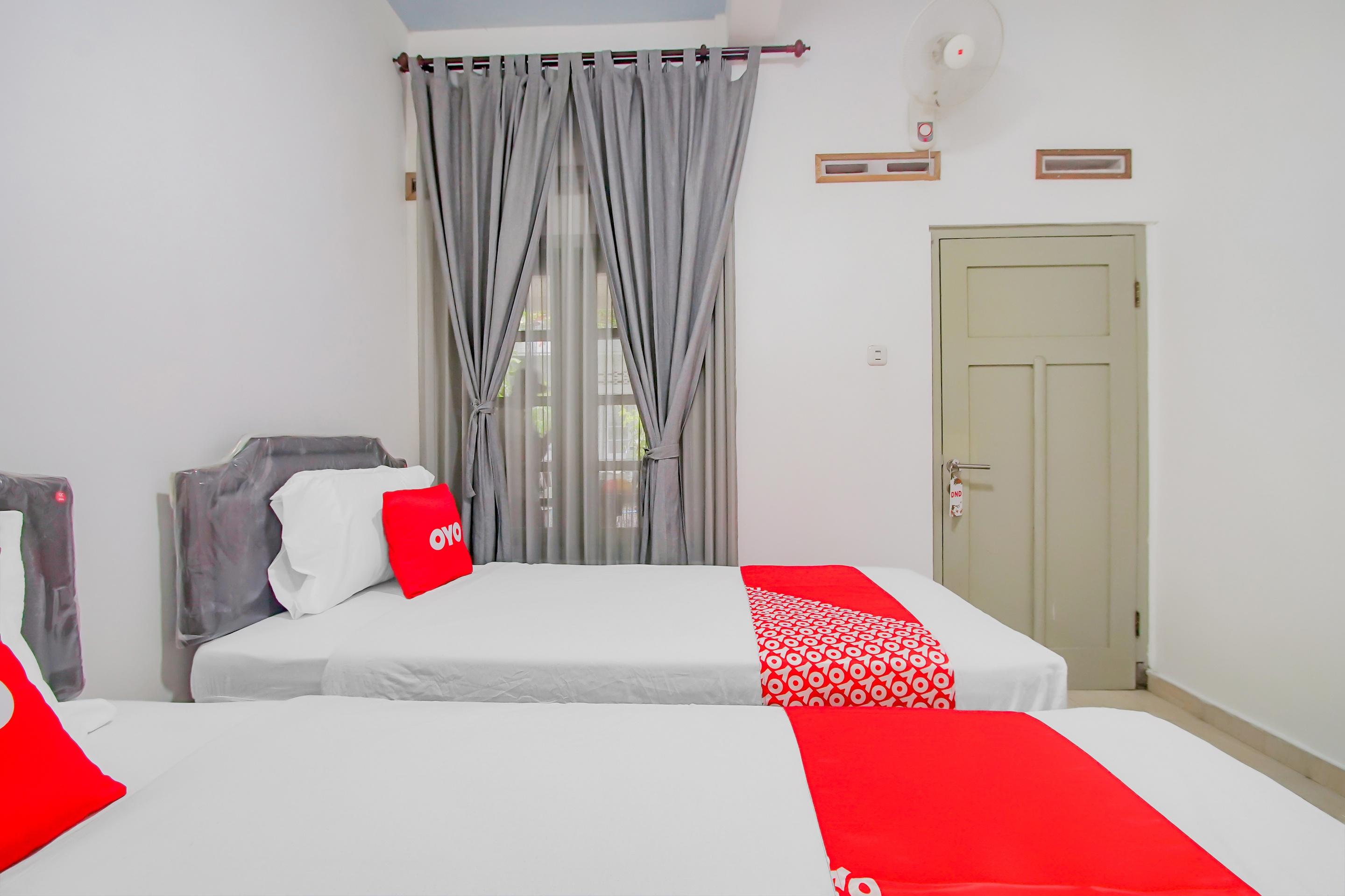 Oyo 3371 Omah Saras Family Hotel Malang Kültér fotó
