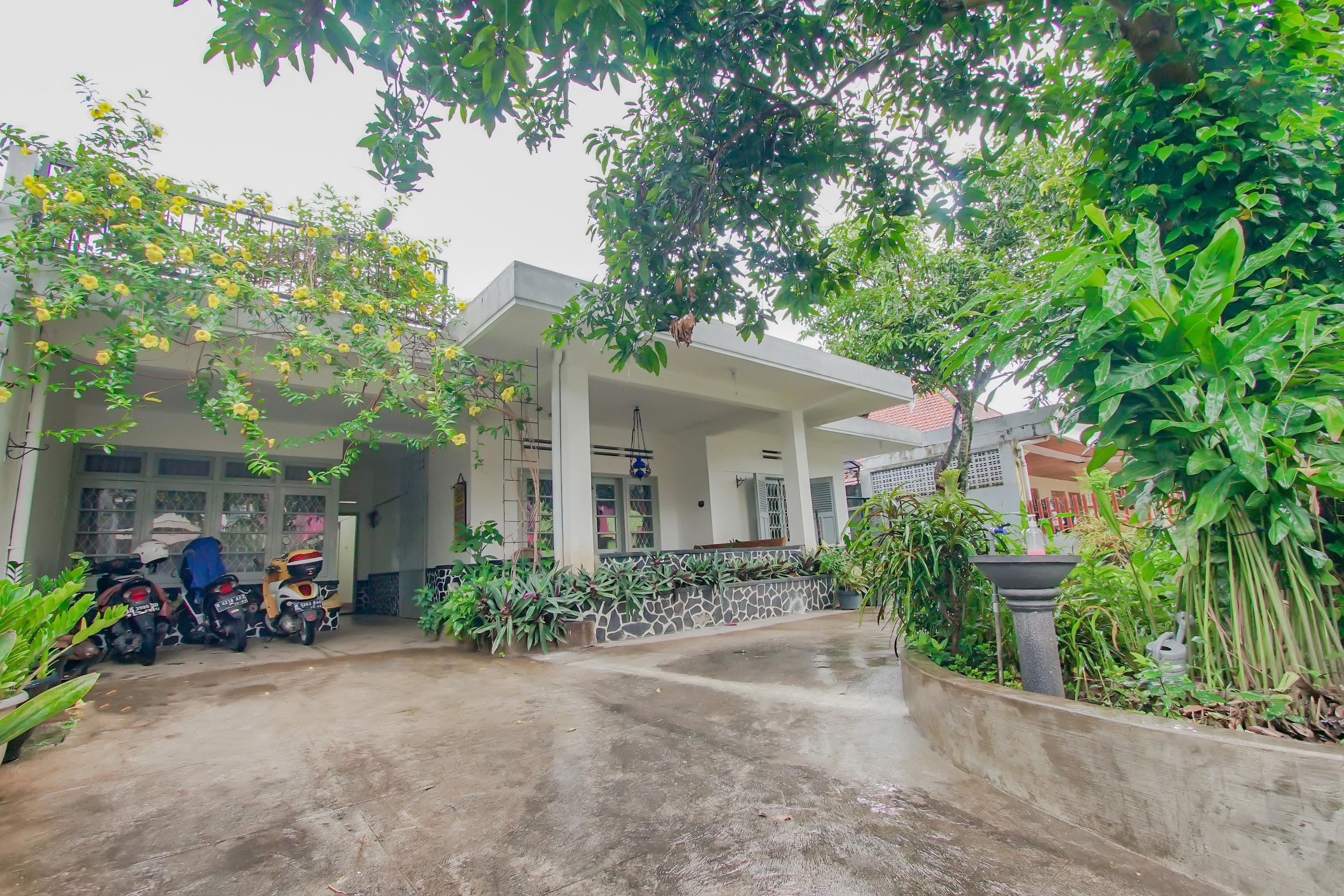 Oyo 3371 Omah Saras Family Hotel Malang Kültér fotó