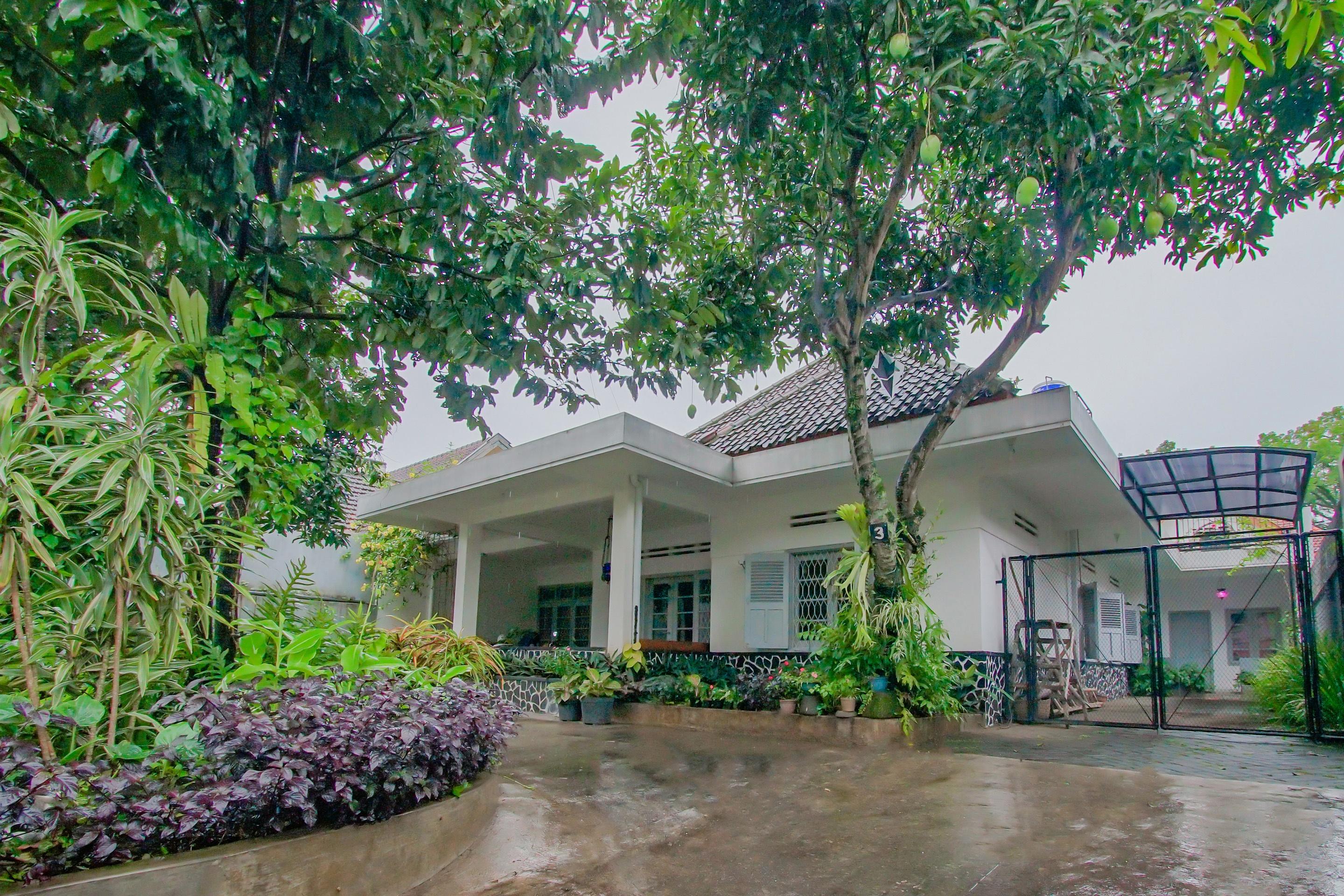 Oyo 3371 Omah Saras Family Hotel Malang Kültér fotó